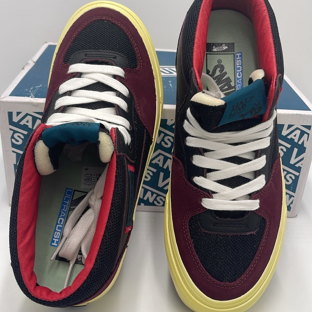 Vans WMNS Half Cab VIt L Vintage Sport Port Royale
VN0A5KC7FSJ
Sneakers - Picture 15 of 16